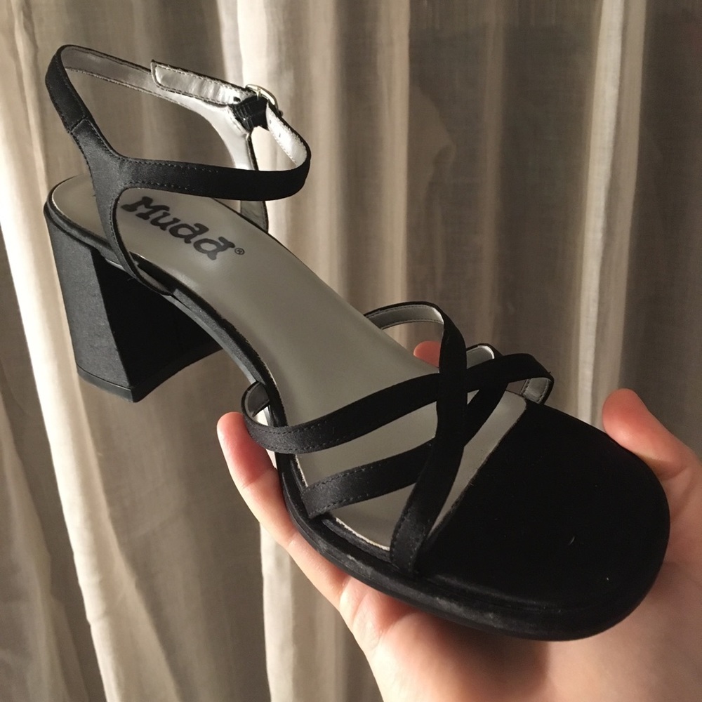 🚫SOLD🚫Mudd Chunky Heel Sandals